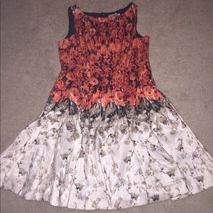 PRETTY FLORAL PATTERN DRESS💃🏾👗. EUC